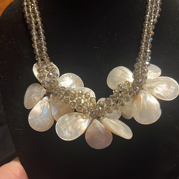 Babylonian Shell & AB crystals necklace - Picture 9 of 9